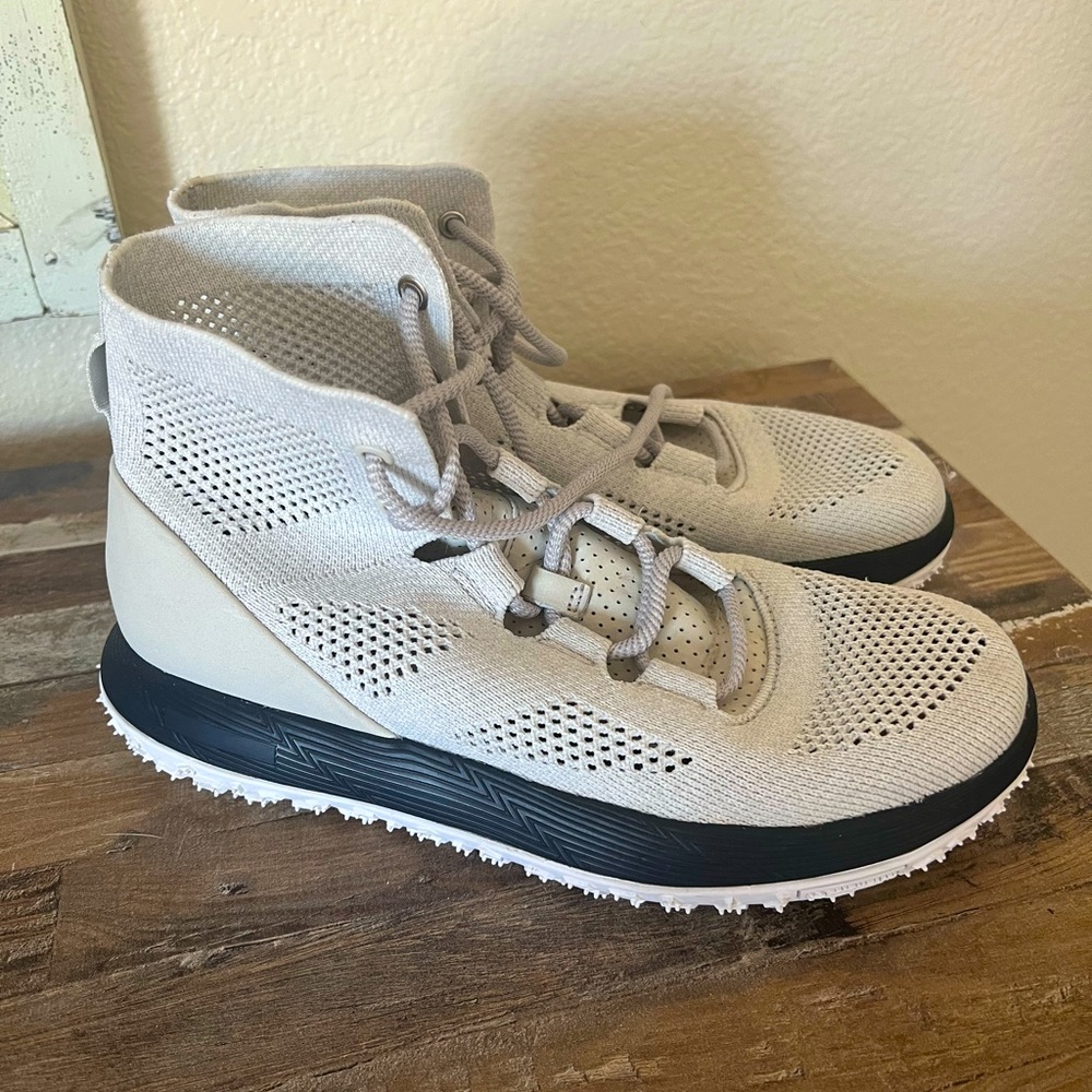 Like new under armour shoes